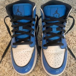 Air Jordan 1 Mid, Signal blue